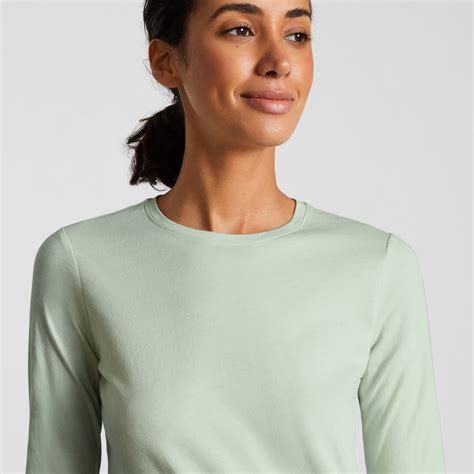 everlane long sleeve tee.